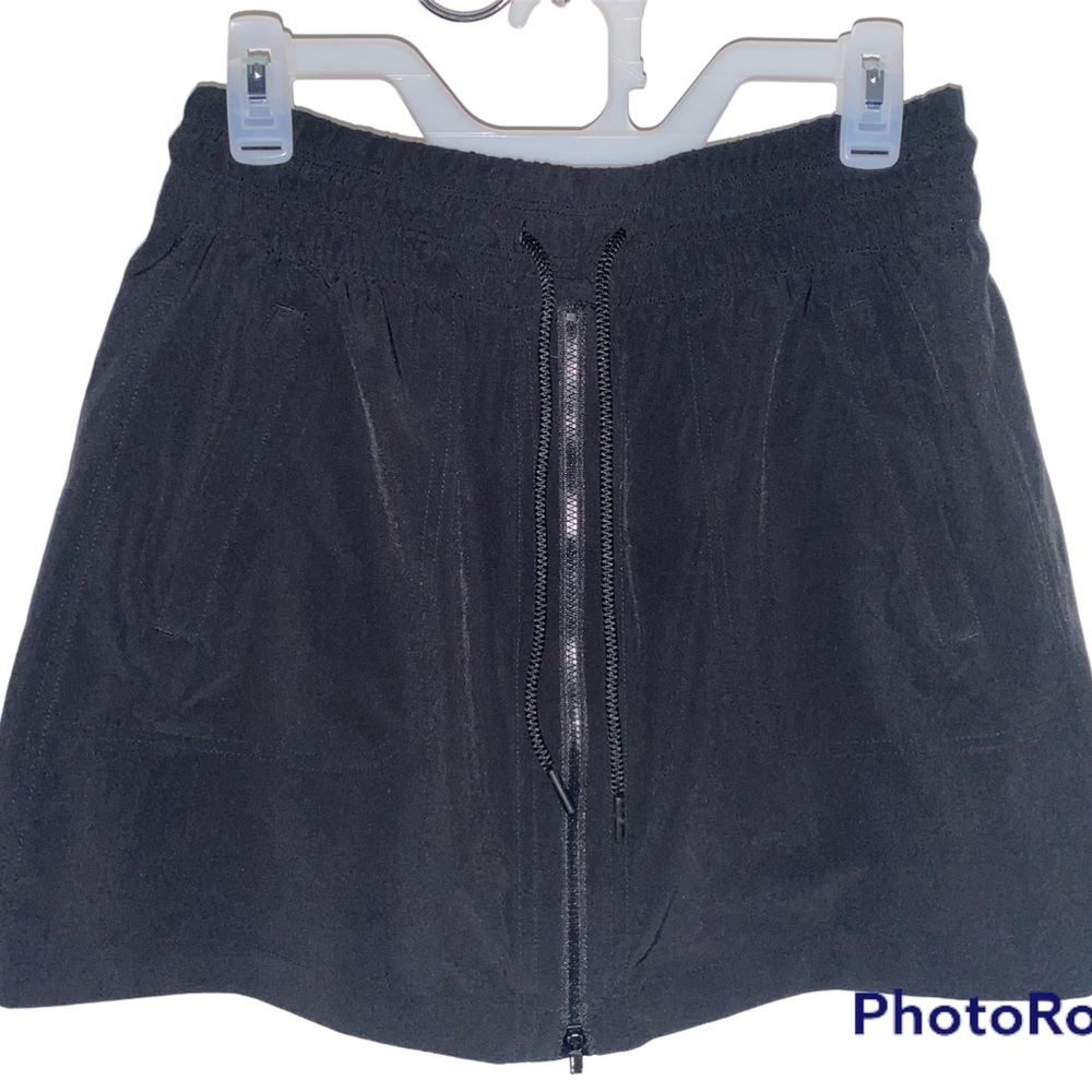 Women’s Athleta Black Mini Skirt With Zipper & Drawstring~Size 8
